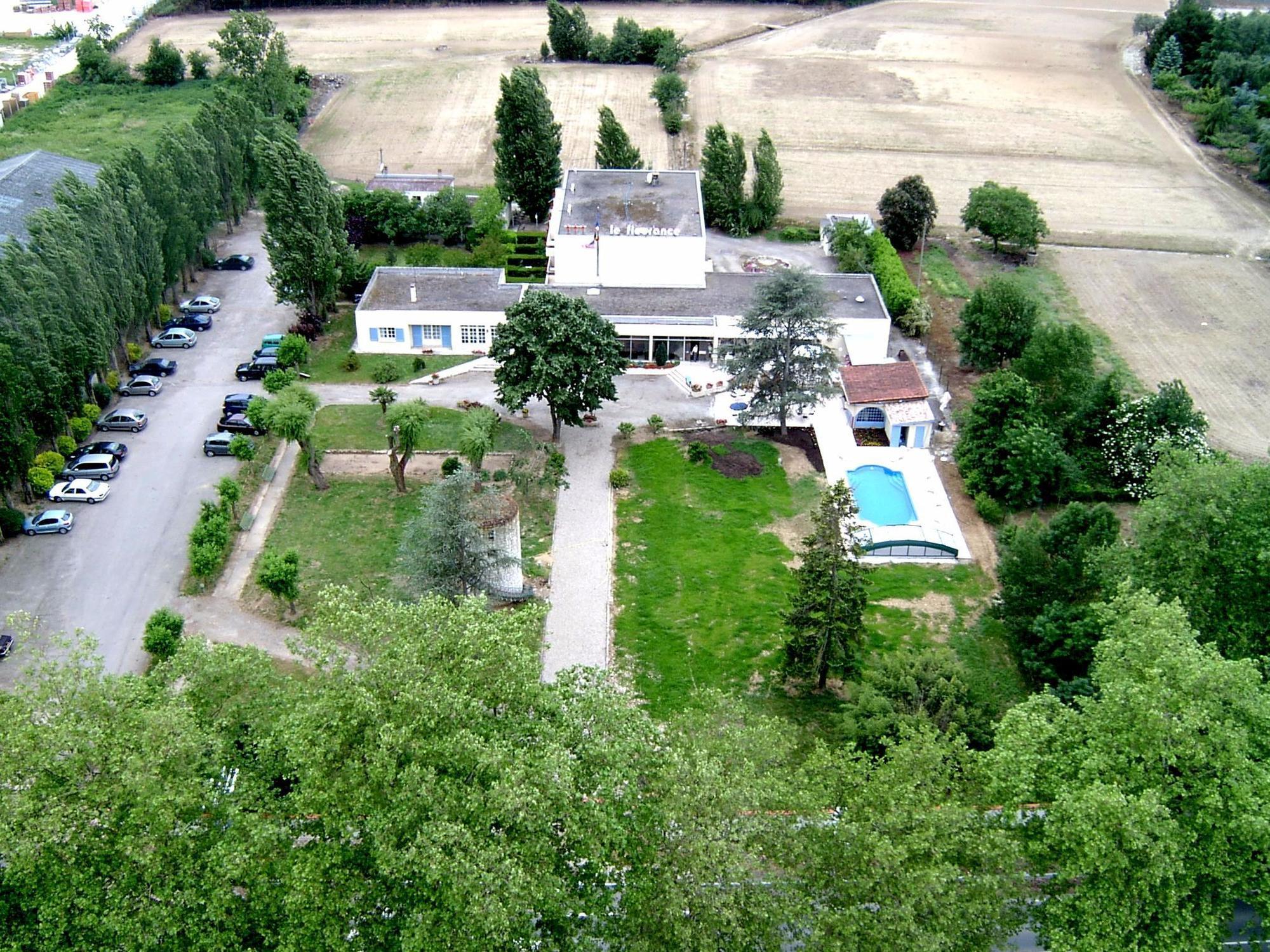 Le Fleurance - NOUVELLE équipe - Groupe LOGIS Hôtels Exterior foto